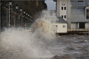 high tides and wind